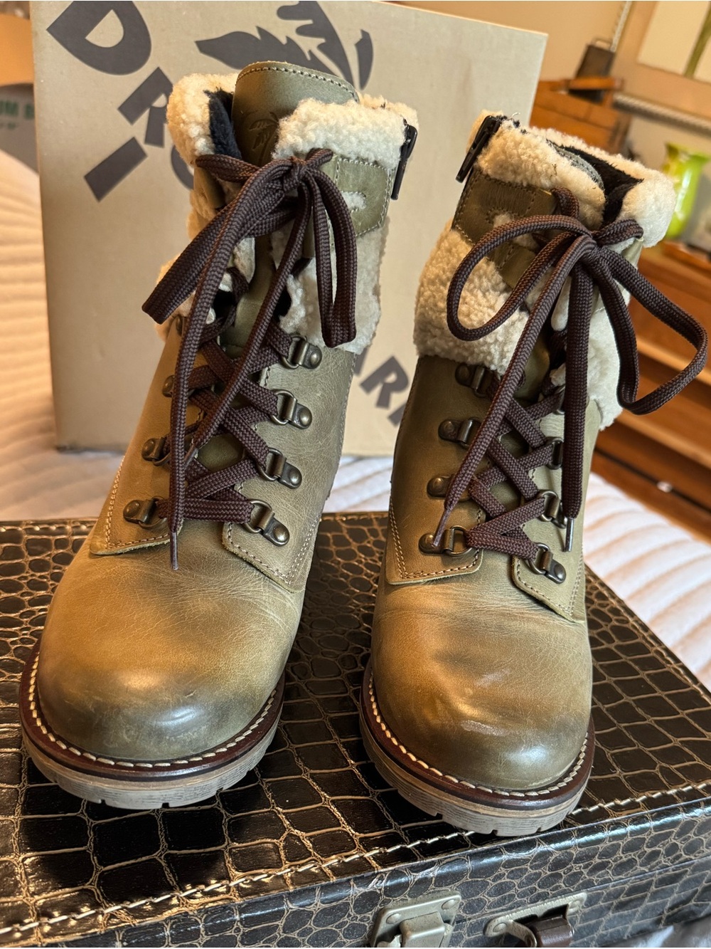 Olive Green Leather Shearling-Lined Lace-Up with Zipper Boots (40)